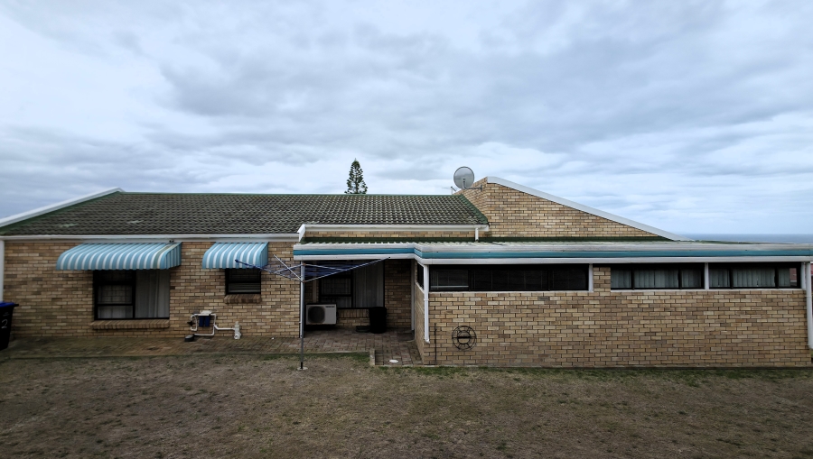 3 Bedroom Property for Sale in Wavecrest Eastern Cape